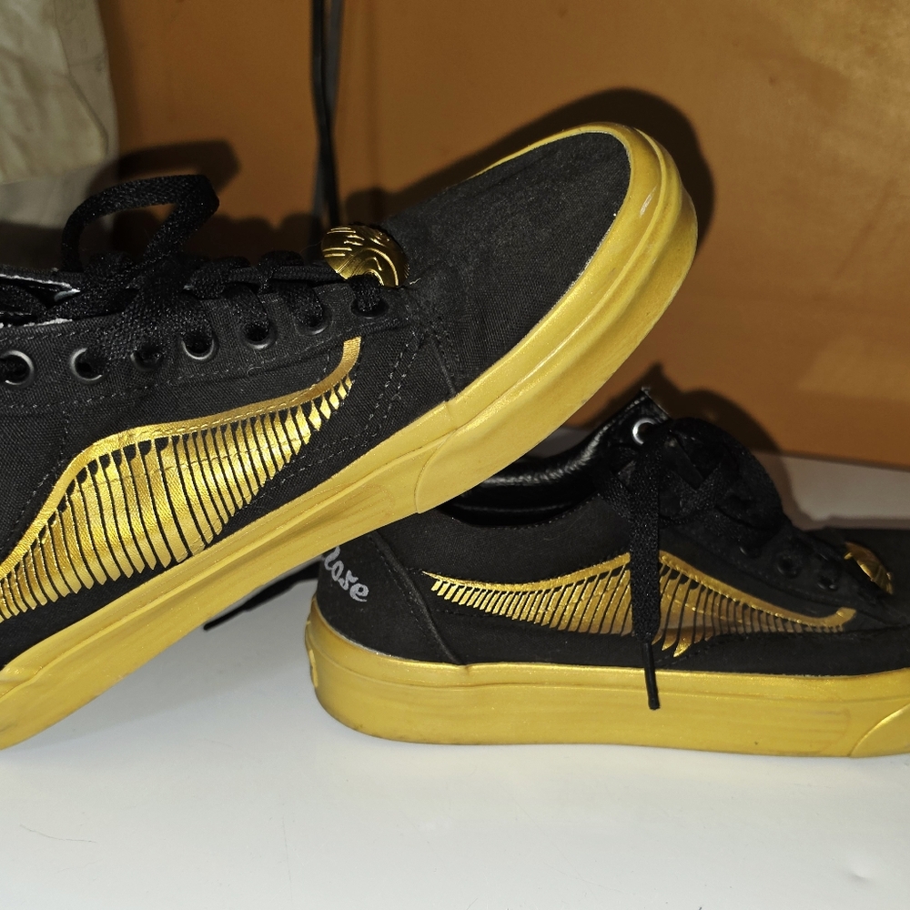 Vans Harry Potter GOLDEN SNITCH Black and Gold 10.5W 9M Low-Top Sneakers